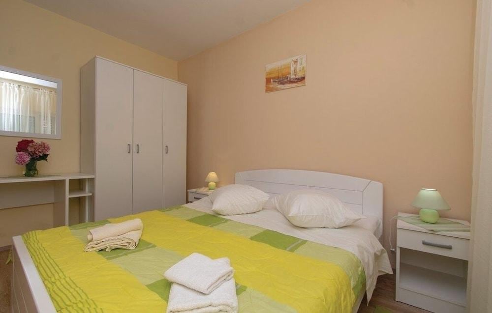 Apartments Zdravko