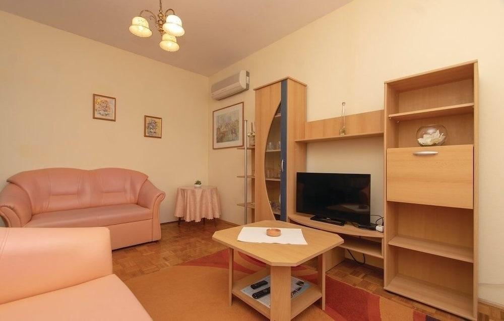 Apartments Zdravko