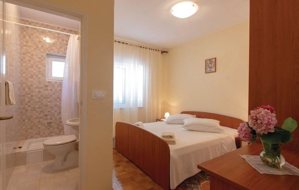 Apartments Zdravko