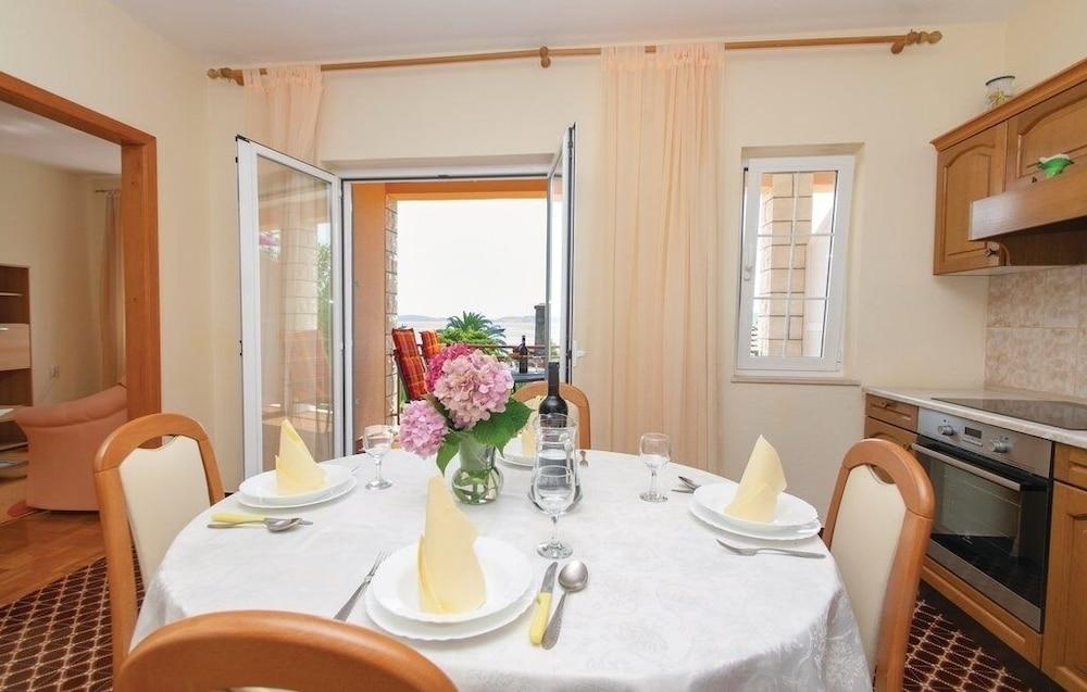 Apartments Zdravko