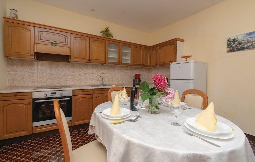 Apartments Zdravko