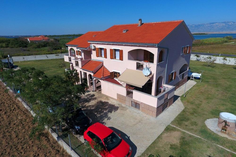 Apartments Armitage