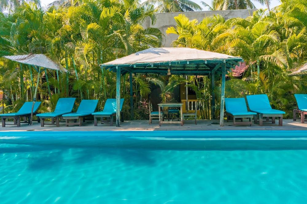 Justa Morjim Beach Resort And Spa