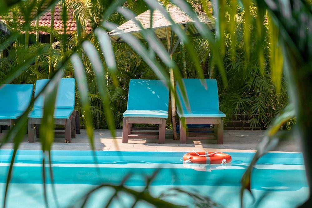 Justa Morjim Beach Resort And Spa