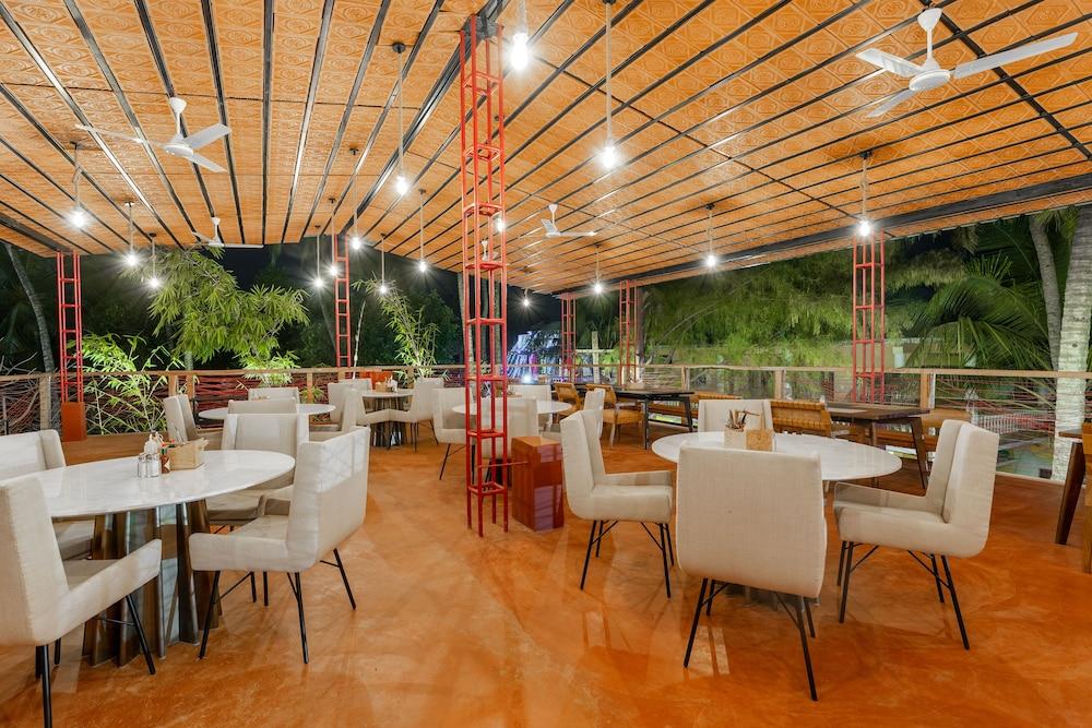 Justa Morjim Beach Resort And Spa
