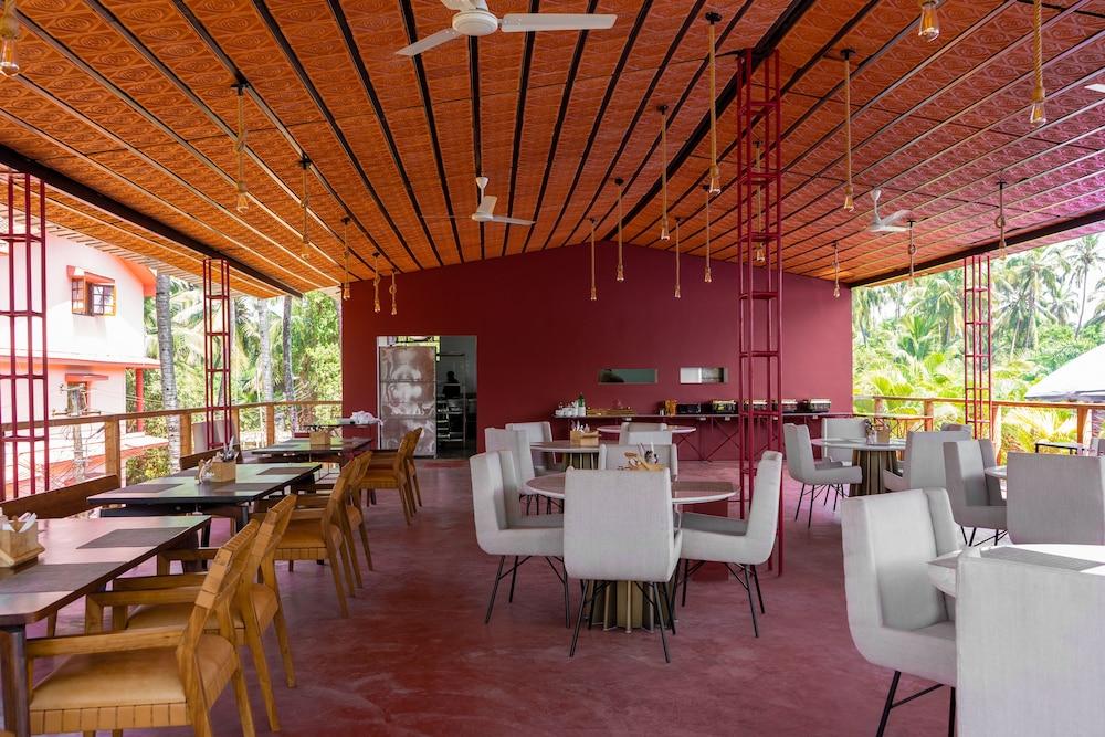 Justa Morjim Beach Resort And Spa