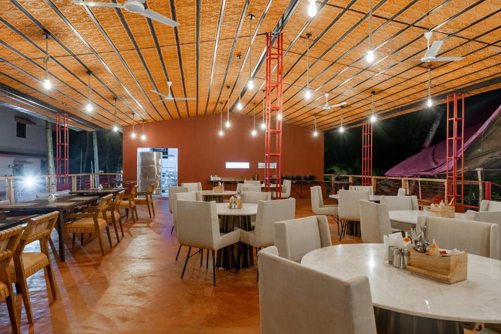 Justa Morjim Beach Resort And Spa