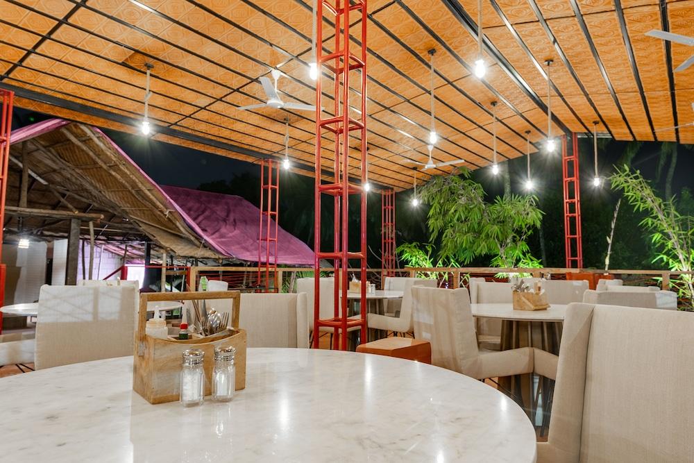 Justa Morjim Beach Resort And Spa