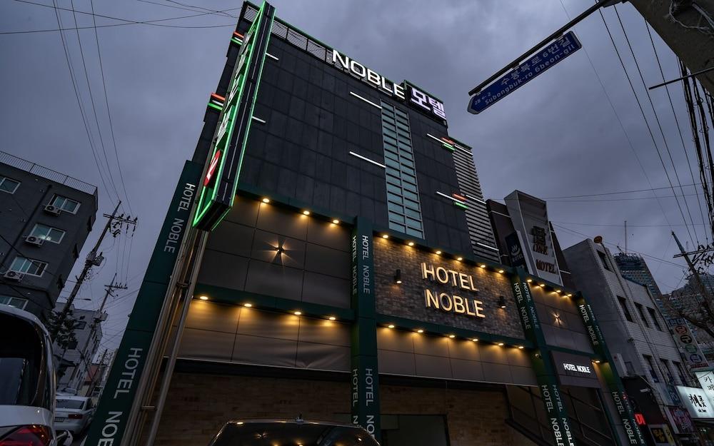 Noble Hotel