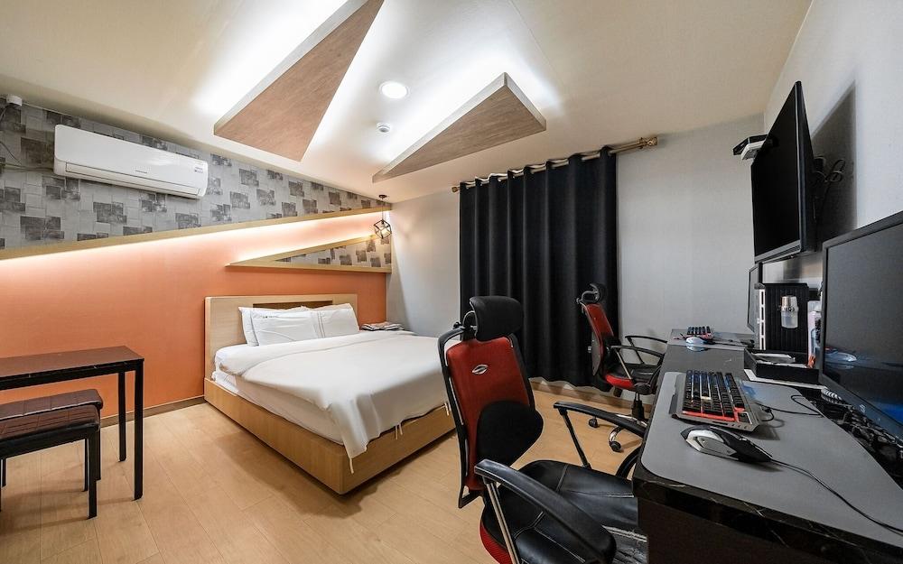 Noble Hotel