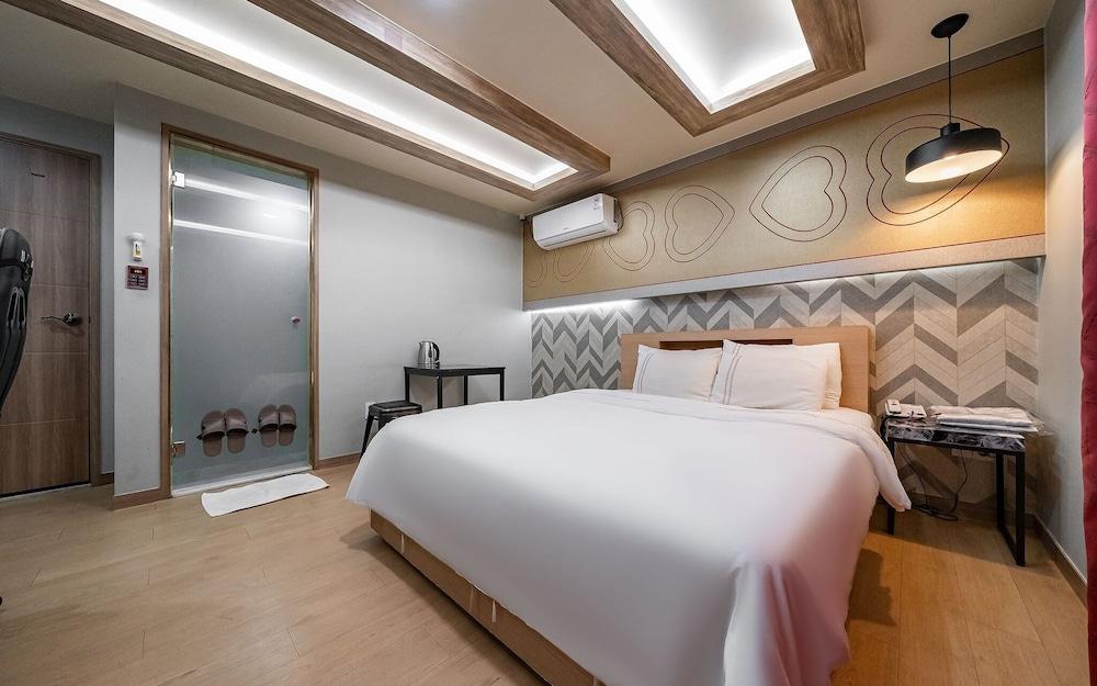 Noble Hotel