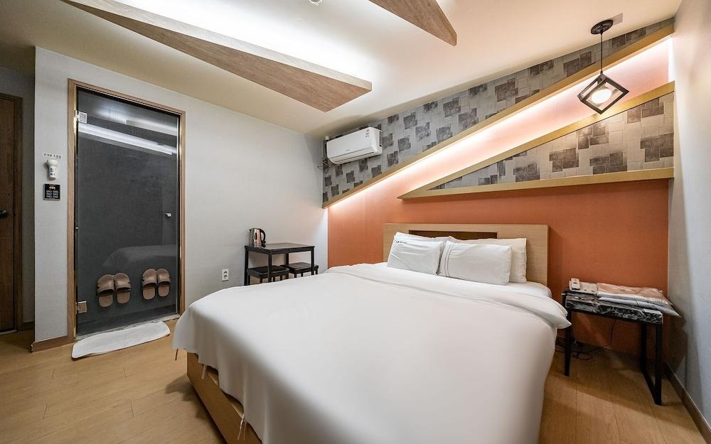 Noble Hotel