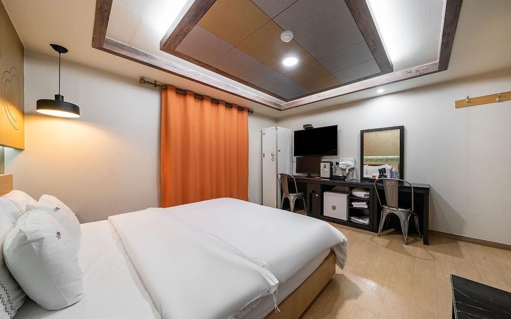 Noble Hotel