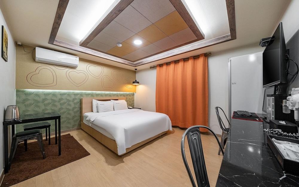 Noble Hotel