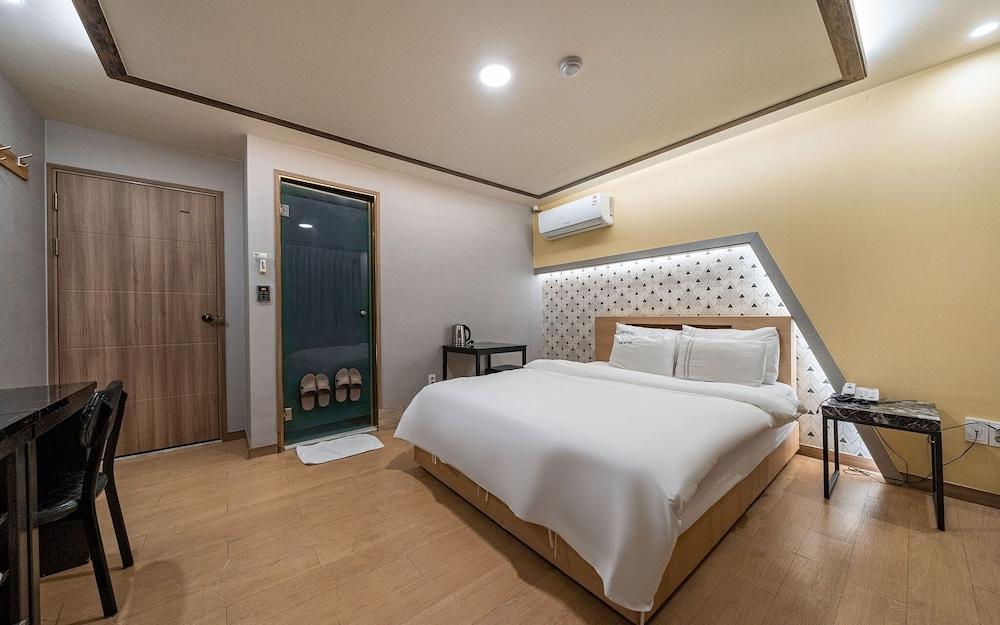Noble Hotel