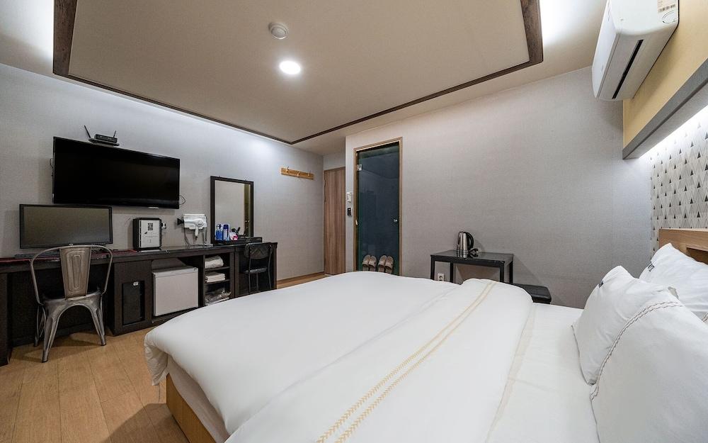 Noble Hotel
