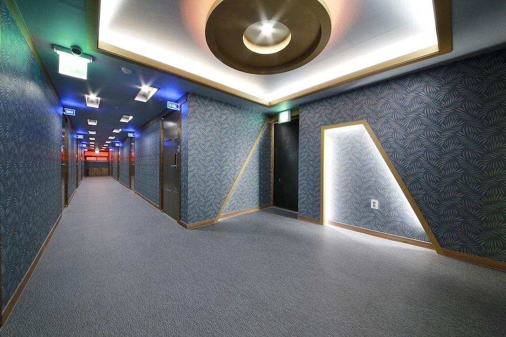 Noble Hotel