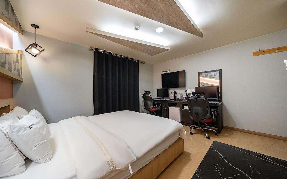 Noble Hotel