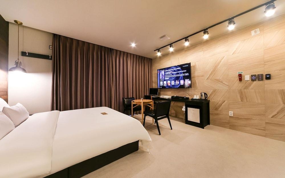 Le Idea Hotel