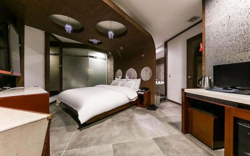 Major Hotel