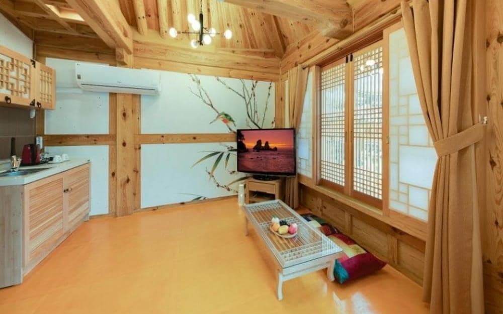Donghae Hanok Donganjae Pension
