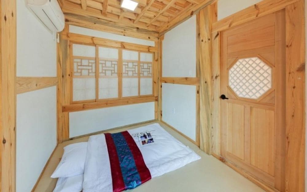 Donghae Hanok Donganjae Pension