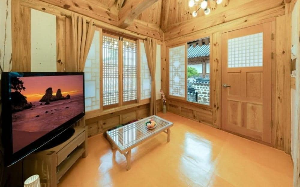 Donghae Hanok Donganjae Pension