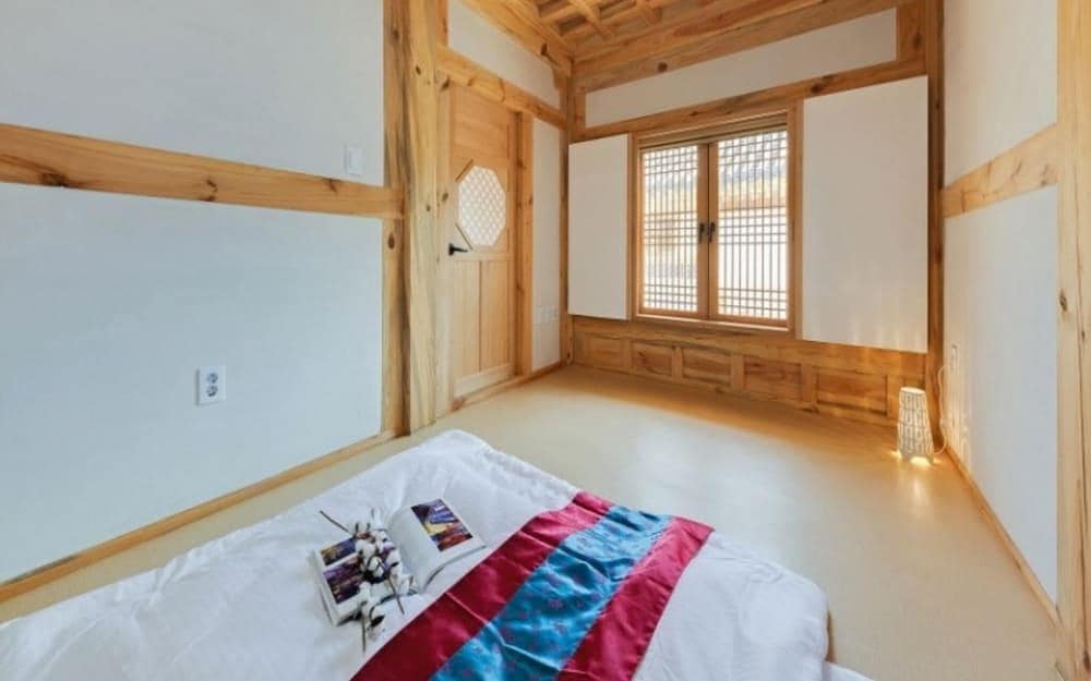 Donghae Hanok Donganjae Pension