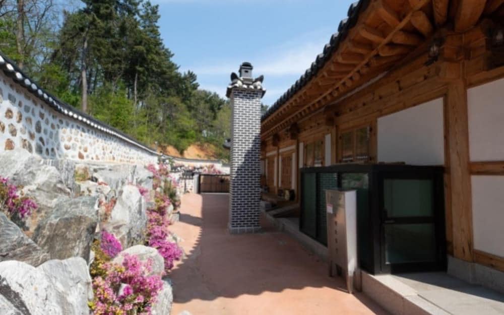 Donghae Hanok Donganjae Pension