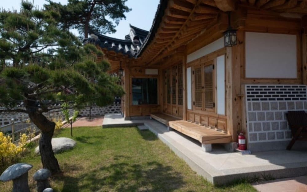 Donghae Hanok Donganjae Pension