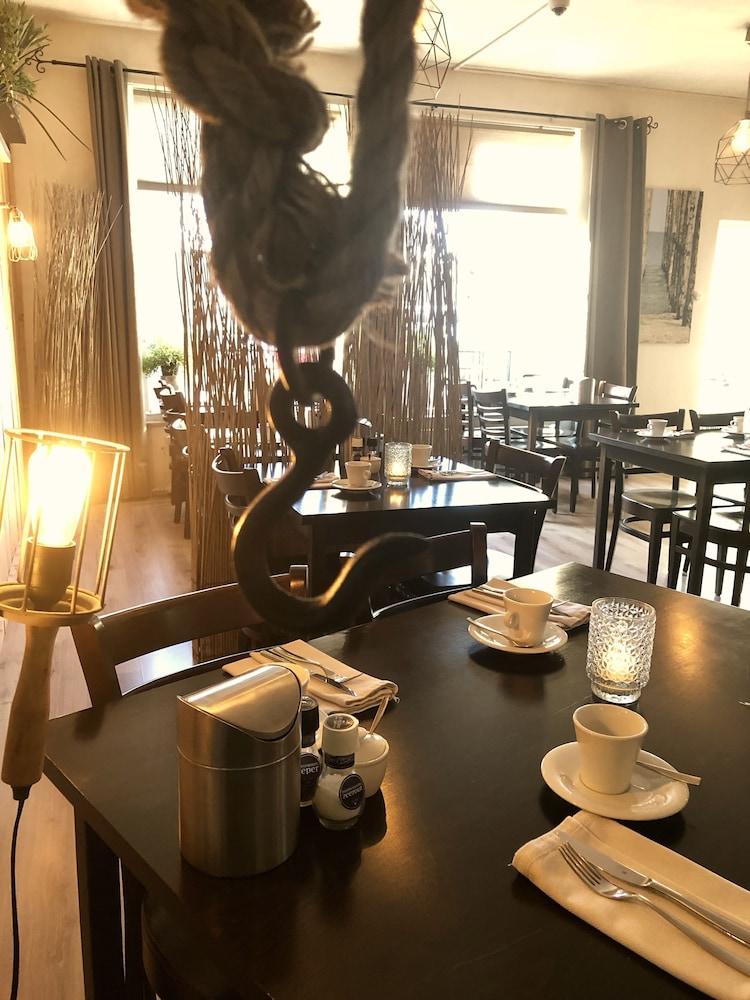 Hotel De Zwaluw