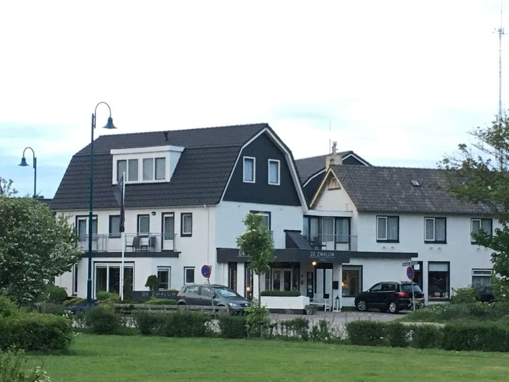 Hotel De Zwaluw