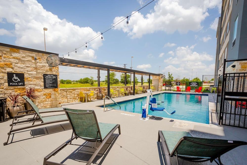 Tru by Hilton Pflugerville