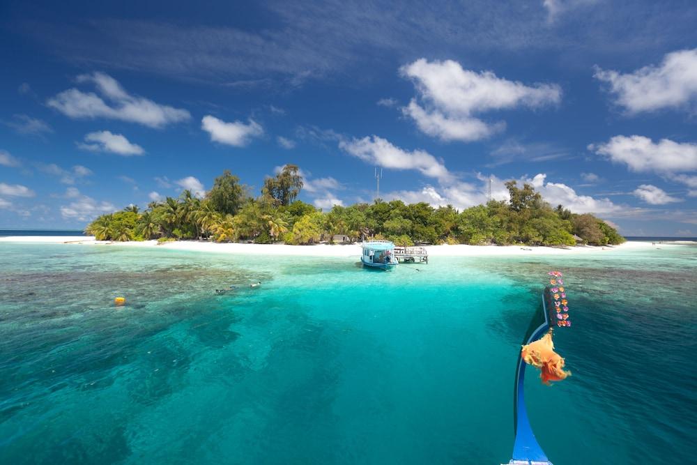 Sandies Bathala Island Resort