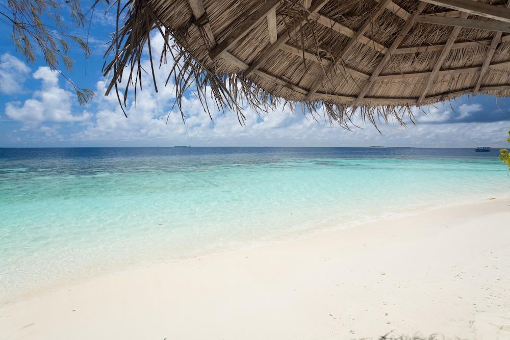 Sandies Bathala Island Resort