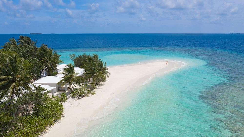 Sandies Bathala Island Resort
