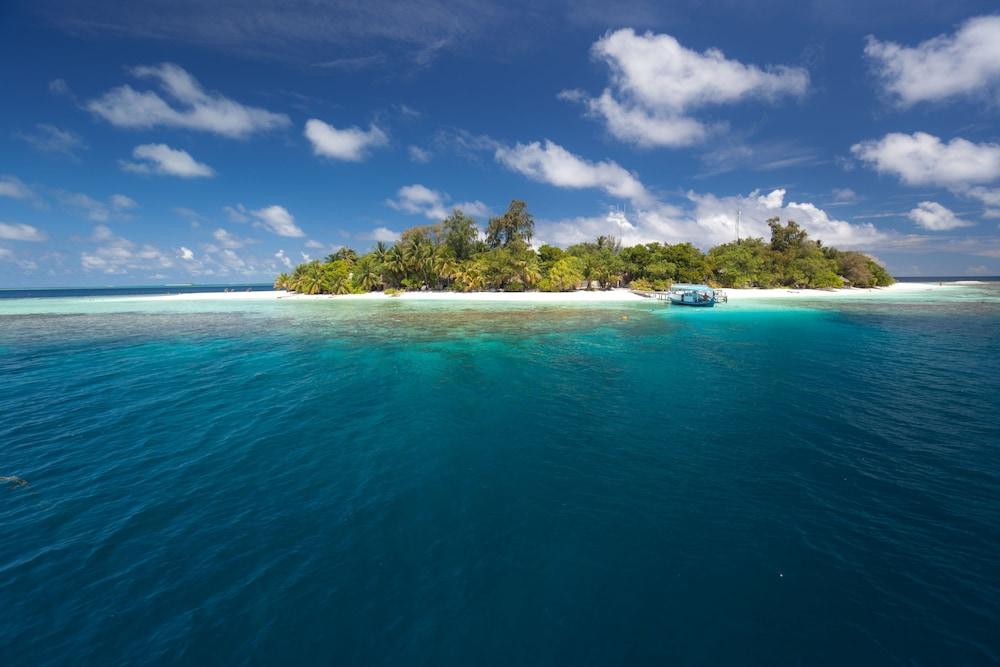 Sandies Bathala Island Resort