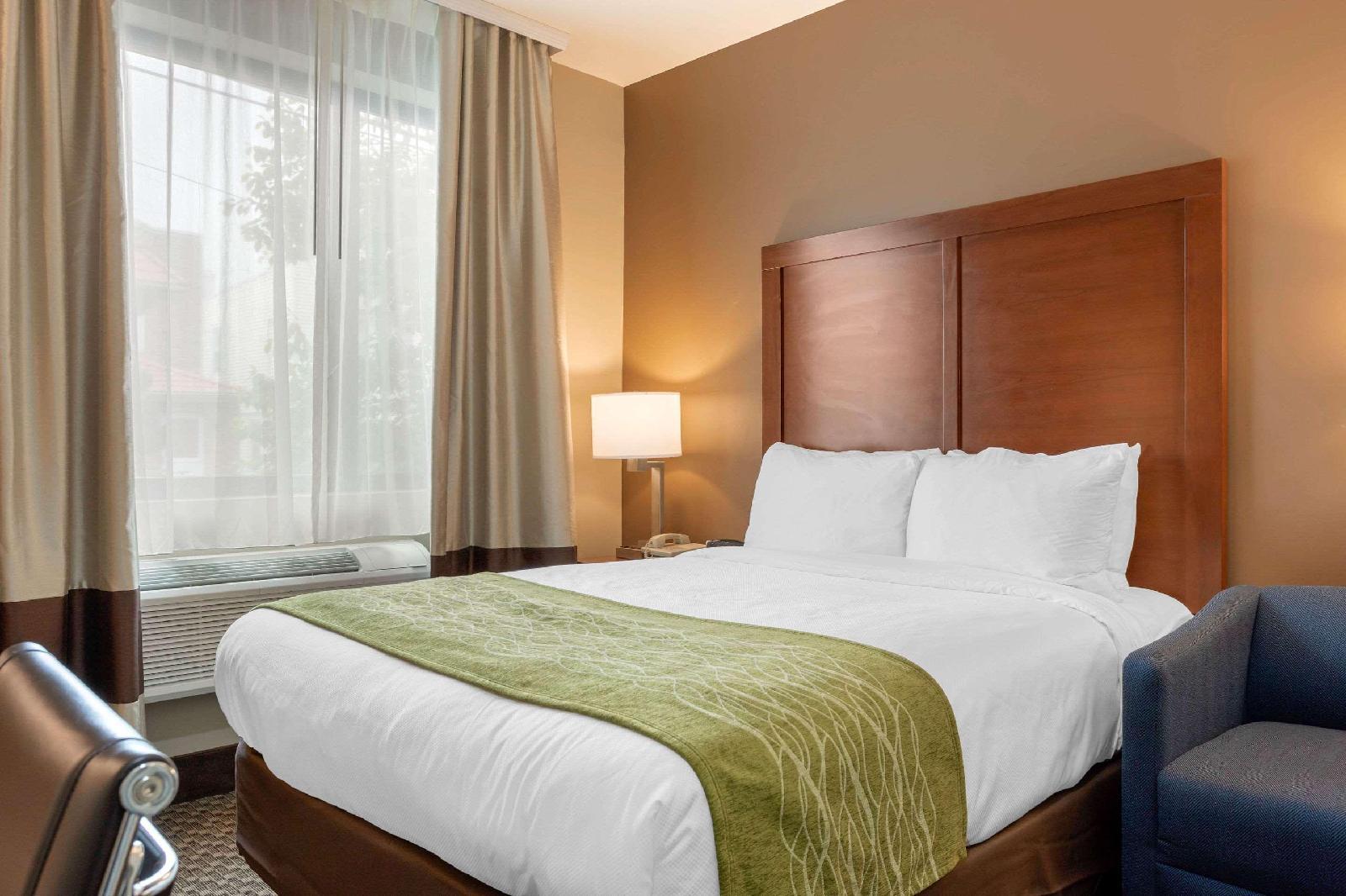 Comfort Inn & Suites