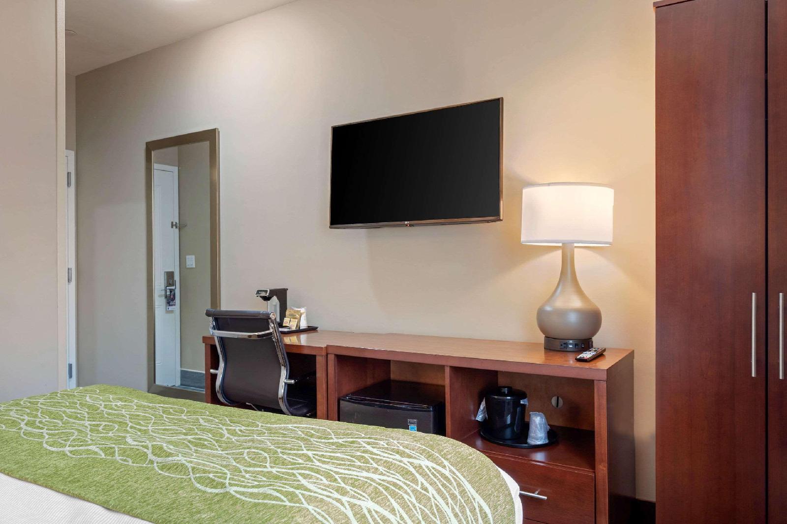 Comfort Inn & Suites