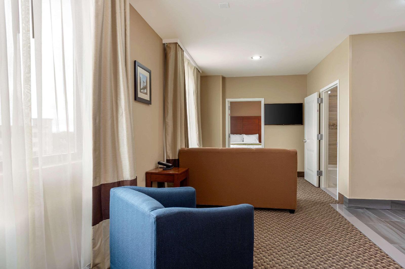 Comfort Inn & Suites