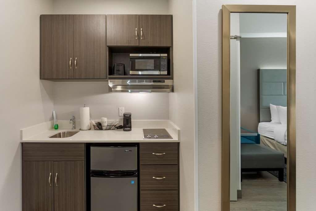 Best Western Plus Executive Residency Antioch Inn