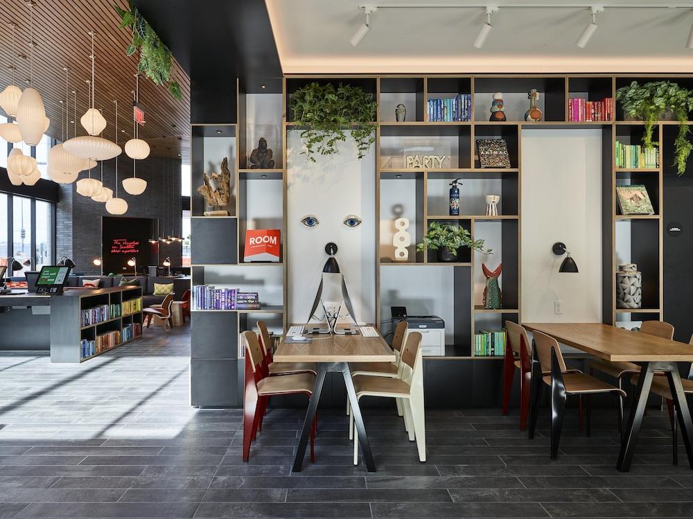 citizenM Seattle Pioneer Square