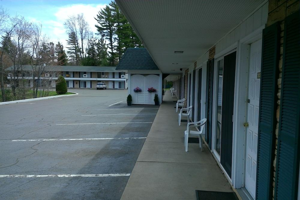 Budget Host Brentwood Motor Inn
