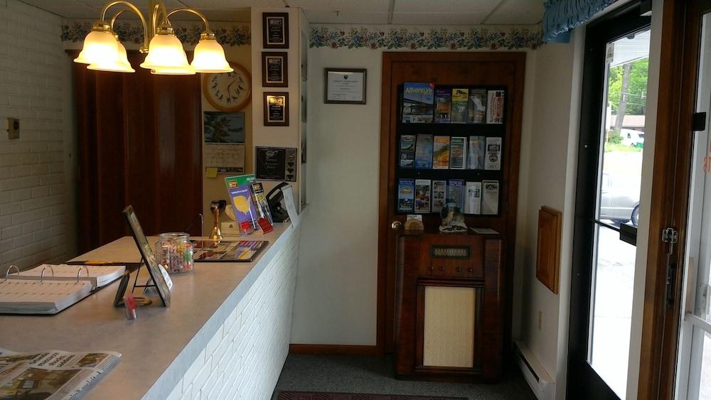 Budget Host Brentwood Motor Inn