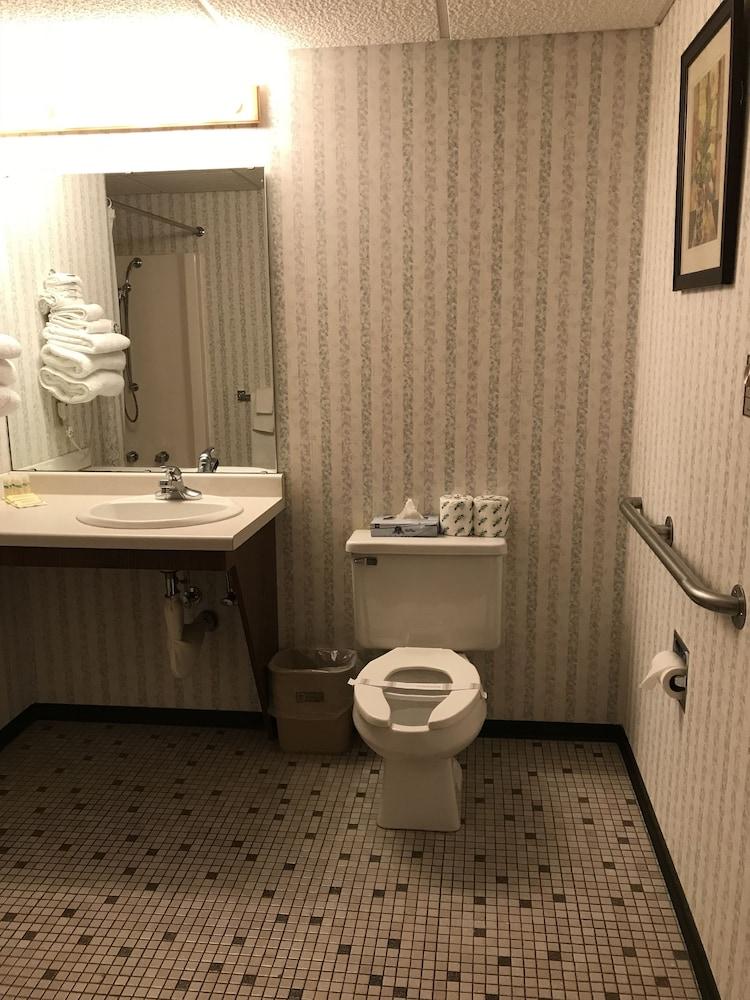 Budget Host Brentwood Motor Inn