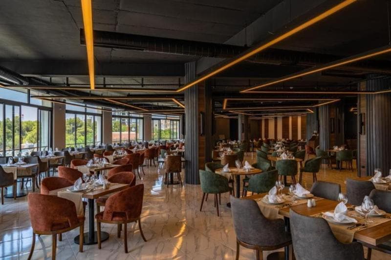 Novel Centre Point Hotel