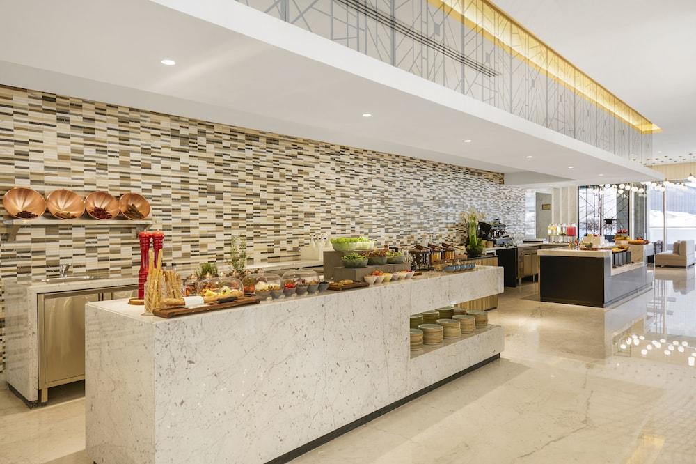 Wyndham Grand Doha West Bay Beach