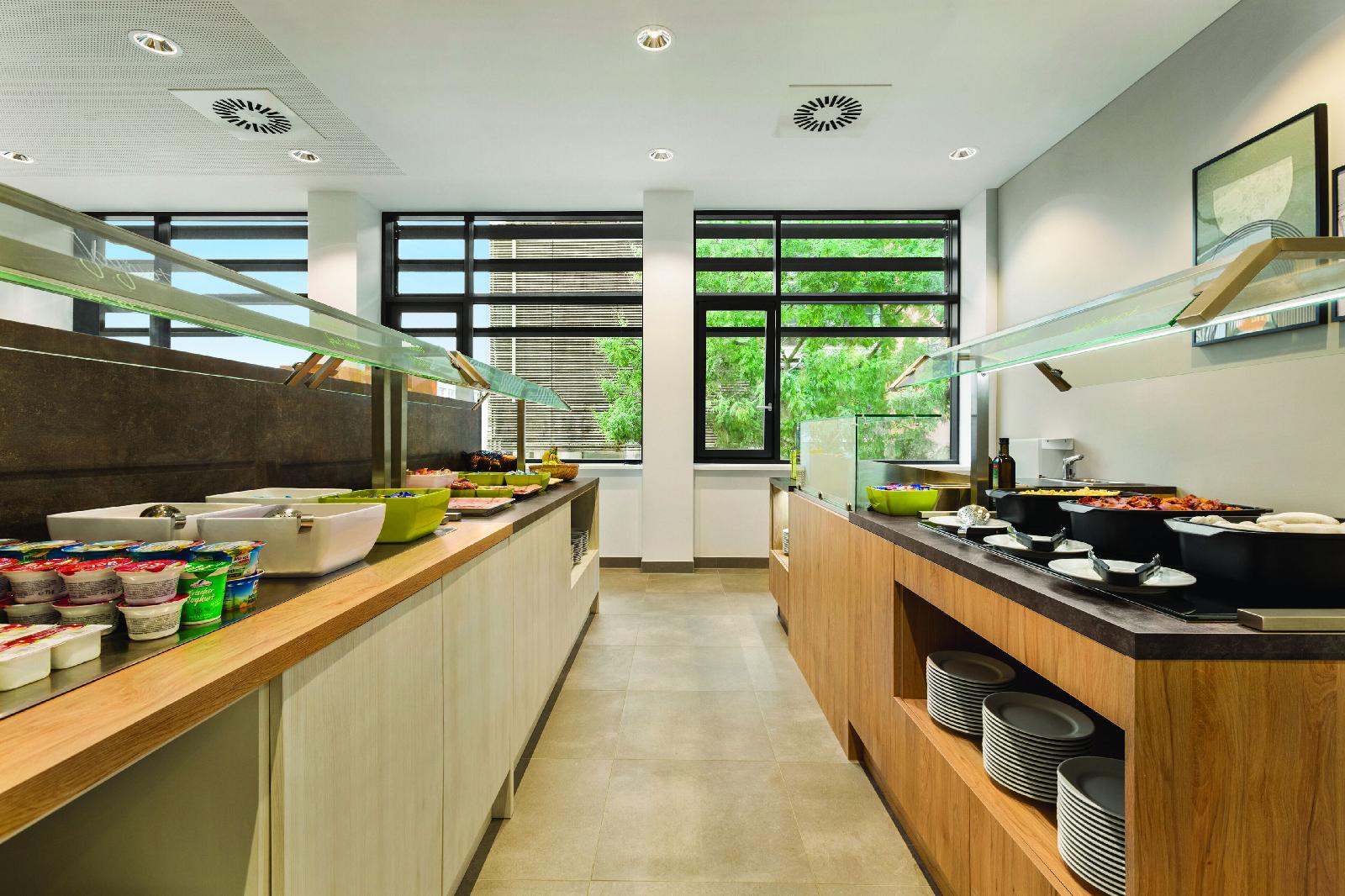 Super 8 by Wyndham Koblenz