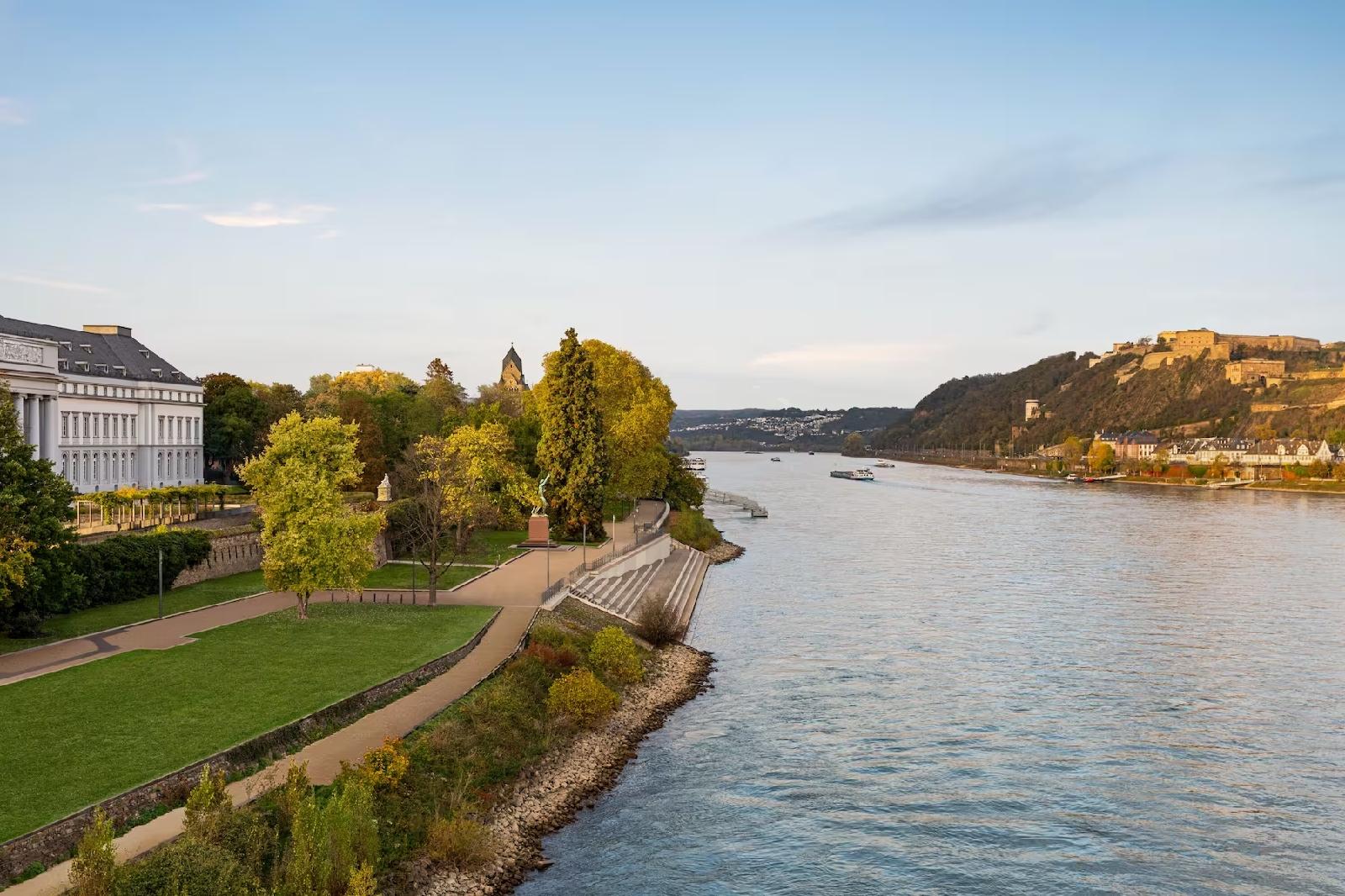 Super 8 by Wyndham Koblenz