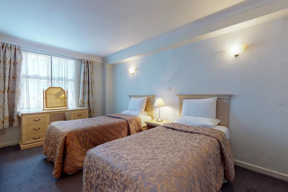 Hertford Court